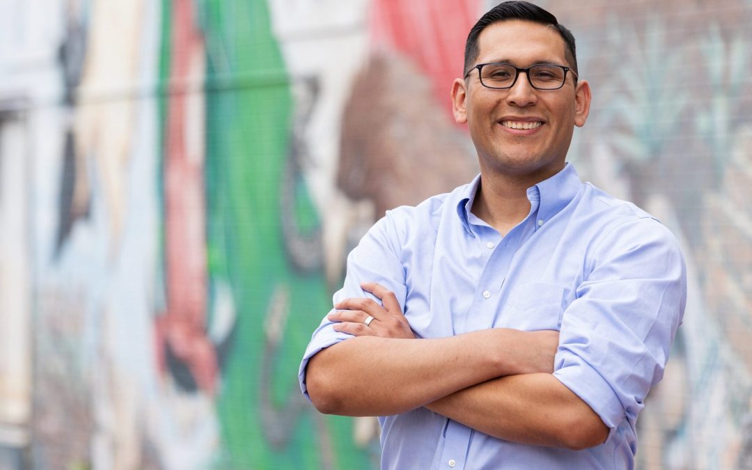 El exlegislador de Nebraska Tony Vargas lanza su candidatura a tesorero del condado de Douglas