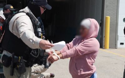 Presentan demanda por derechos civiles a favor de otra trabajadora detenida en la redada migratoria del 10 de junio en Omaha