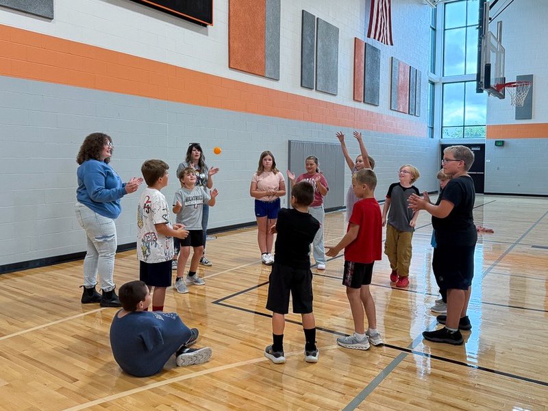 After school theater program in Beatrice (2025). Programa extraescolar Beatrice apoya a estudiantes (2025)
