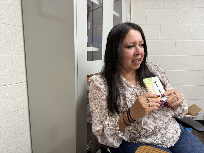 Una paraeducadora bilingüe crea vínculos duraderos con la comunidad escolar de Grand Island