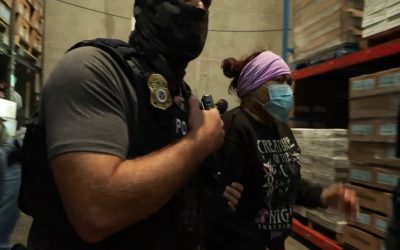 Sheriff del condado de Douglas promueve contrato de detención con ICE para la cárcel; presidente de la Junta del Condado se resiste