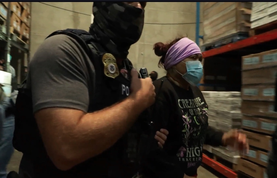 Sheriff del condado de Douglas promueve contrato de detención con ICE para la cárcel; presidente de la Junta del Condado se resiste