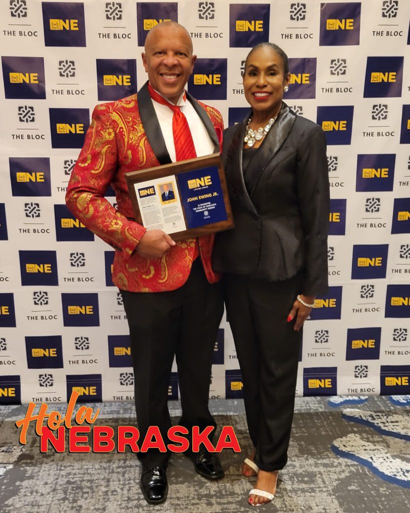El alcalde John Ewing Jr. durante su discurso de aceptación del Premio Trayectoria