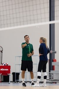 Entrenador Fernando Morales.