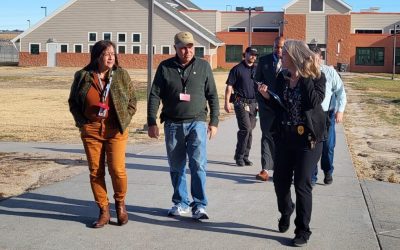 Nebraska: legisladores recorren cárcel del ICE en McCook, la califican de ordenada y limpia, y señalan que alberga entre 100 y 150 migrantes