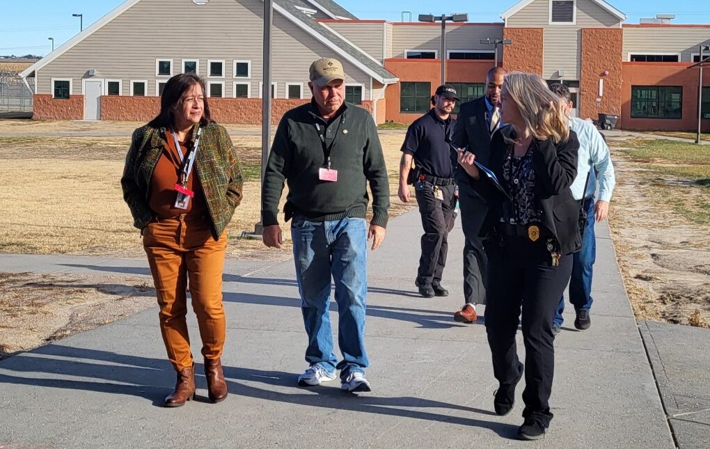 Proyecto de ley busca anular la alianza entre Nebraska e ICE en una antigua prisión estatal en McCook