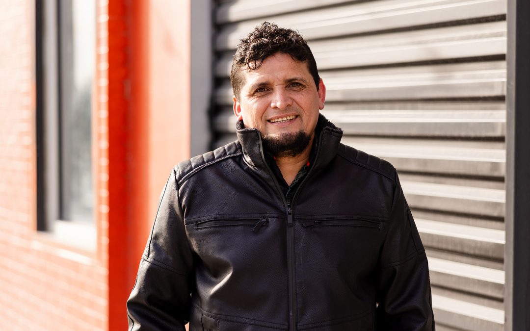 Padre de Omaha se reencuentra con su familia tras obtener libertad bajo fianza