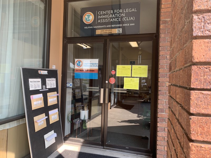 En Nebraska, el aumento de casos migratorios presiona a los grupos de ayuda legal