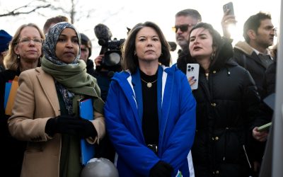 Un juez frena la regla del DHS de aviso de 7 días para la supervisión legislativa en centros de detención