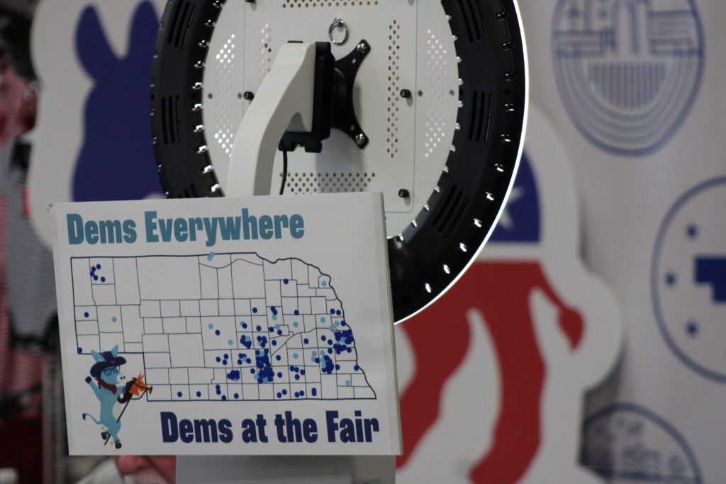 Democrats launch Nebraska registration push ahead of midterm. Registro de votantes demócratas en Nebraska busca aumentar afiliación mientras el DNC refuerza su estrategia rumbo a elecciones intermedias.