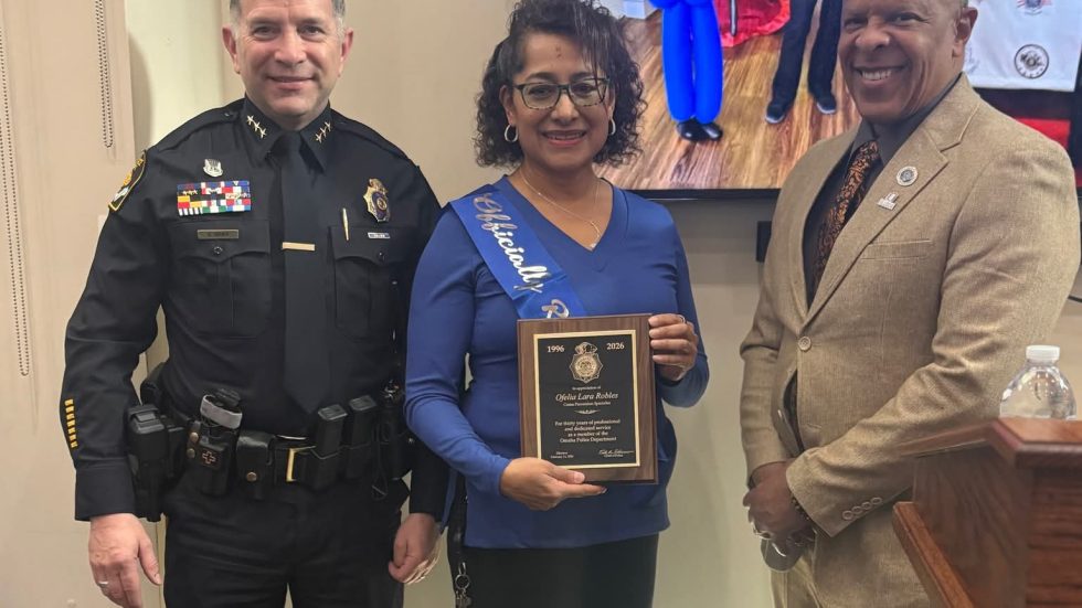 Ofelia Robles se despide tras 30 años en Omaha